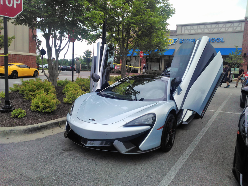 Illustration for article titled Massive Photo Dump of Cool Cars I took Pictures of